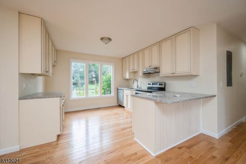 59 Morris Ave - Photo 1