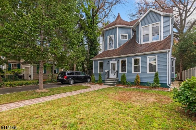 212 Edgar Pl - Photo 1