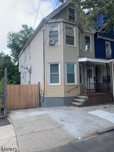 39 Alexander St - Photo 1