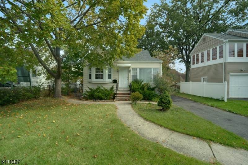 927 Lafayette Ave - Photo 1