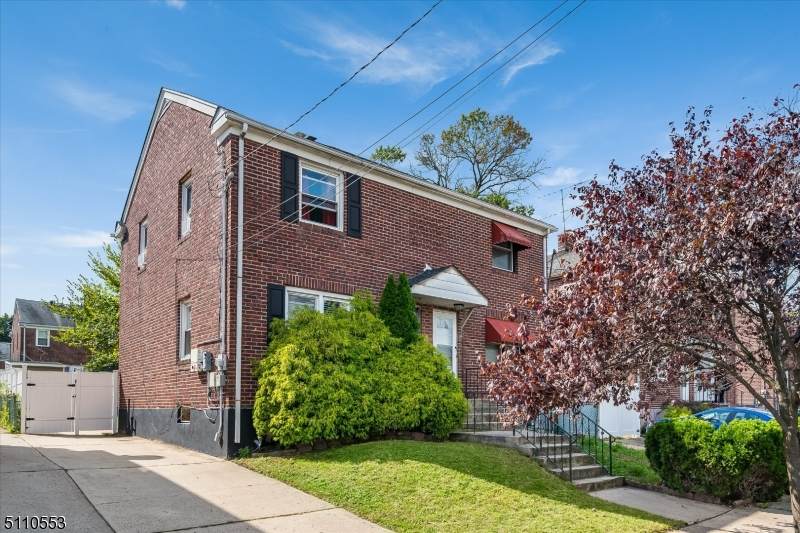 168 Lawrence St - Photo 1