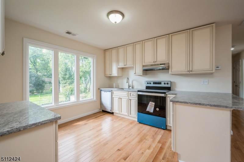 59 Morris Ave - Photo 1