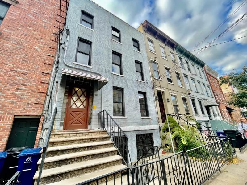 328 Park Ave - Photo 1