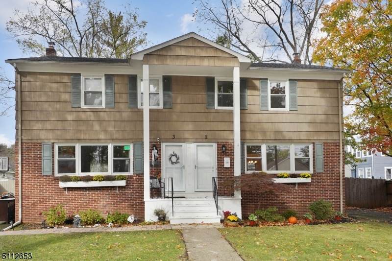 1 Ashwood Ct - Photo 1