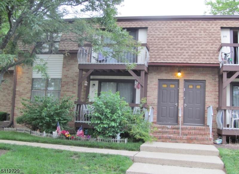 910 N Oaks Blvd - Photo 1