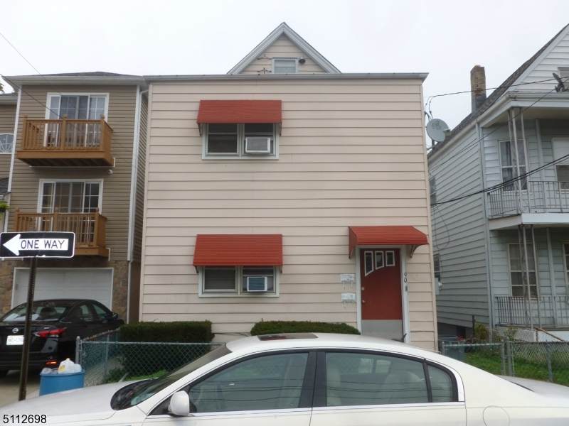 90 Richard St - Photo 1