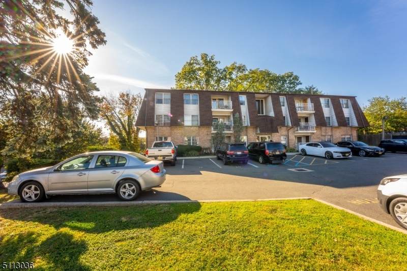 100 W Grand St - Photo 1