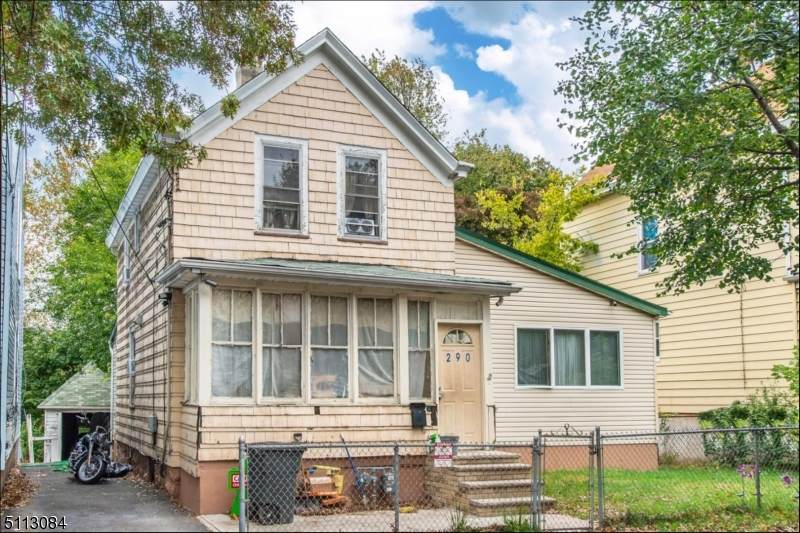 290 Burgess Pl - Photo 1
