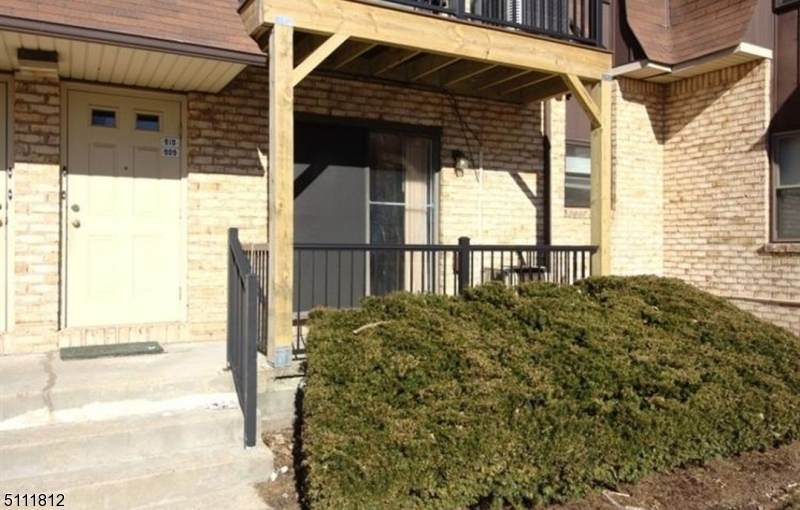 909 Yorkshire Dr - Photo 1