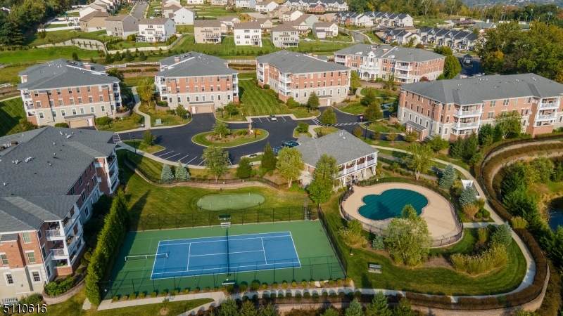 18 Four Seasons Dr - Photo 1