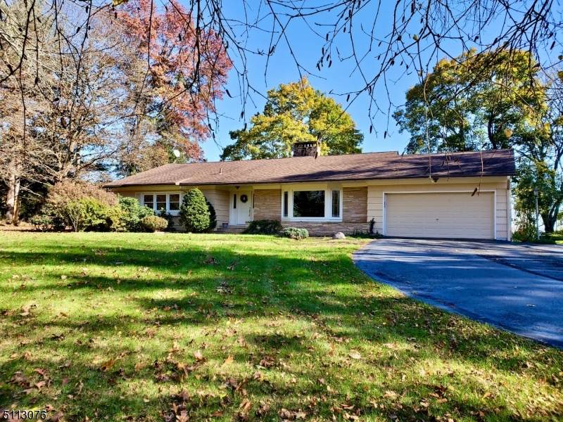1 Roslyn Rd - Photo 1