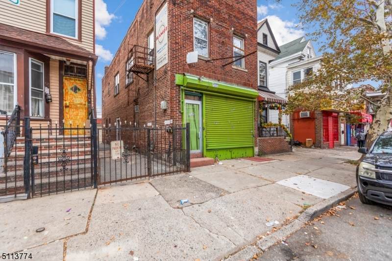252 Clifton Ave - Photo 1