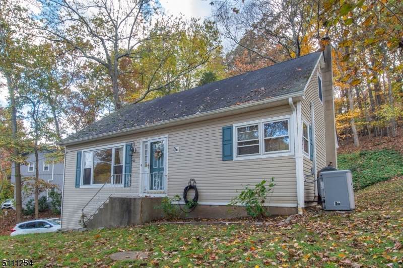 52 Crescent Dr - Photo 1
