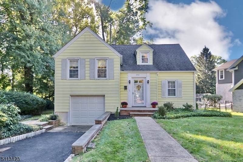 252 Evergreen Ct - Photo 1