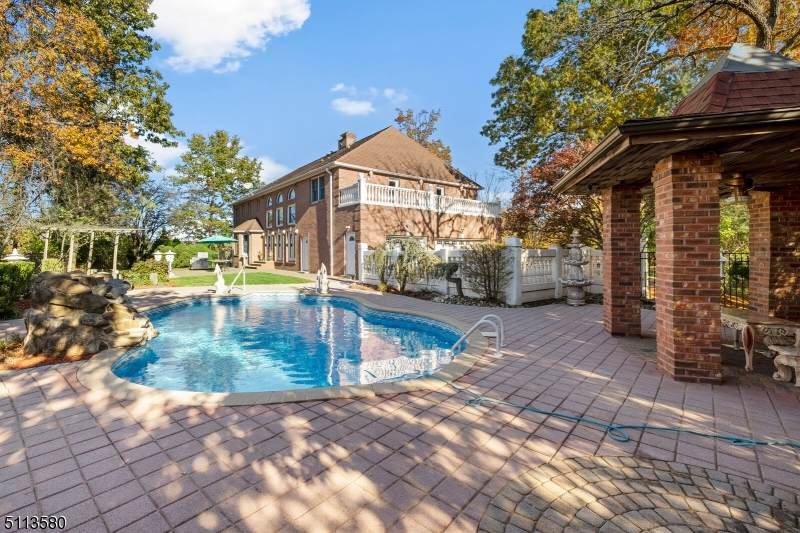 2 Highview Ct - Photo 1