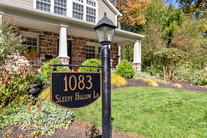 1081 Sleepy Hollow Ln - Photo 1
