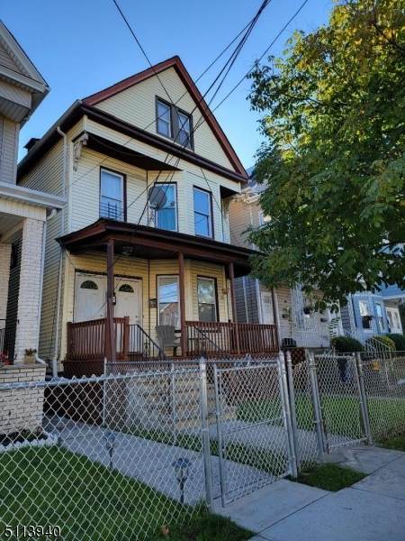 579 Monroe Ave - Photo 1