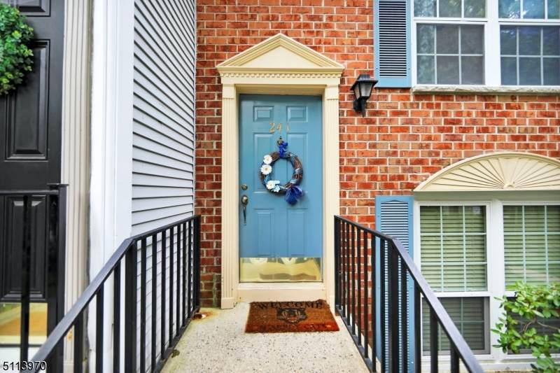 241 Larch Ln - Photo 1