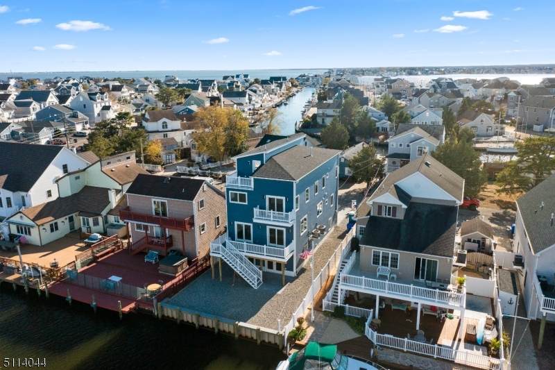 10 Ward Dr - Photo 1