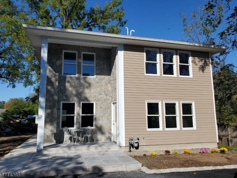 7 Mann Pl - Photo 1