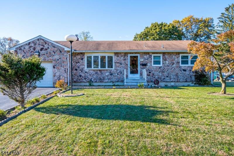 1715 Maple Ave - Photo 1