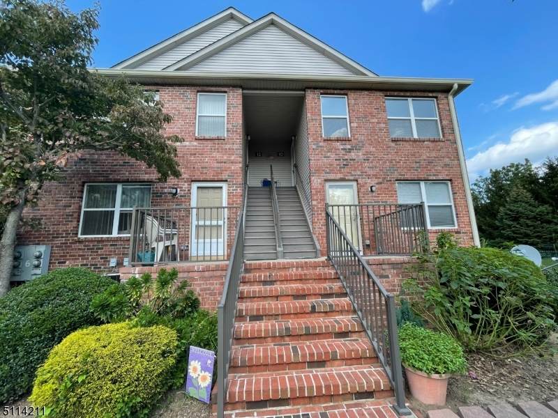 10 Donna Dr - Photo 1