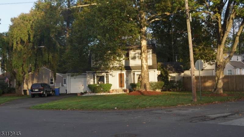 559 Oakridge Ave - Photo 1