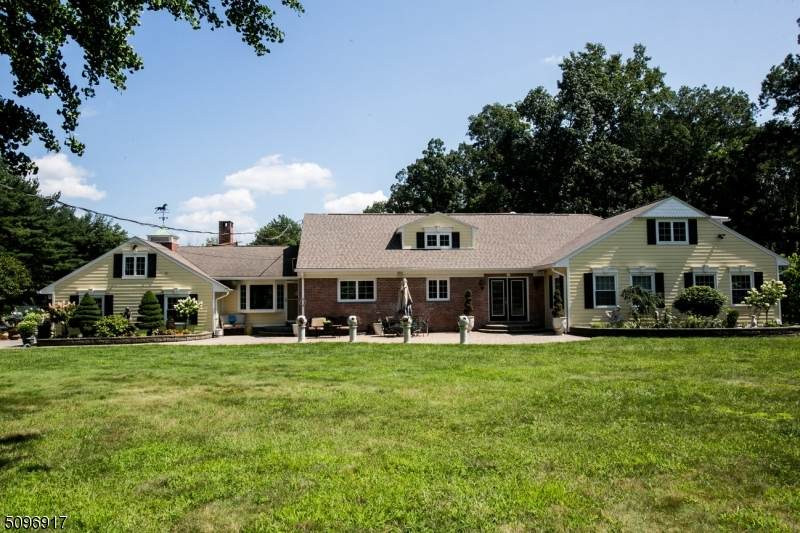 16 Stark Dr - Photo 1