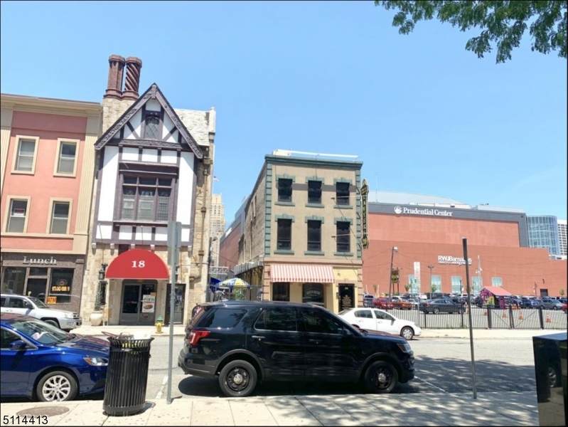 18 Green St - Photo 1