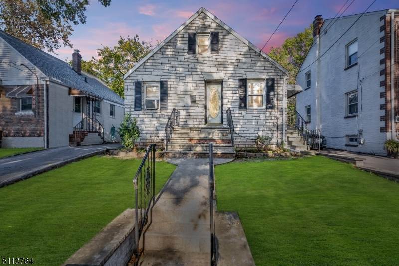284 E Lake Ave - Photo 1