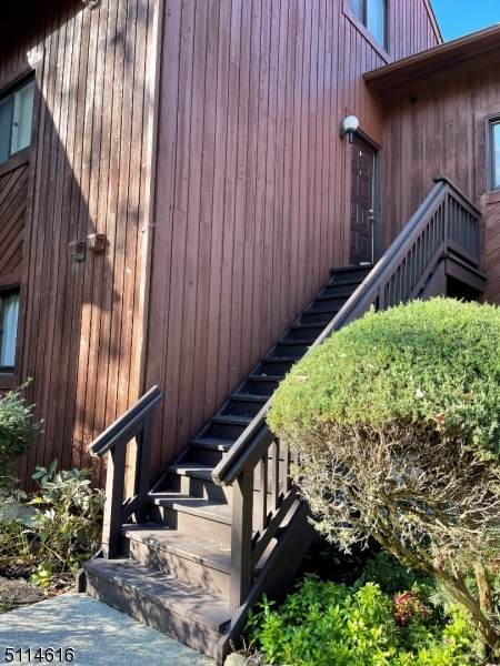 6 Sunrise Dr Unit 4 - Photo 1