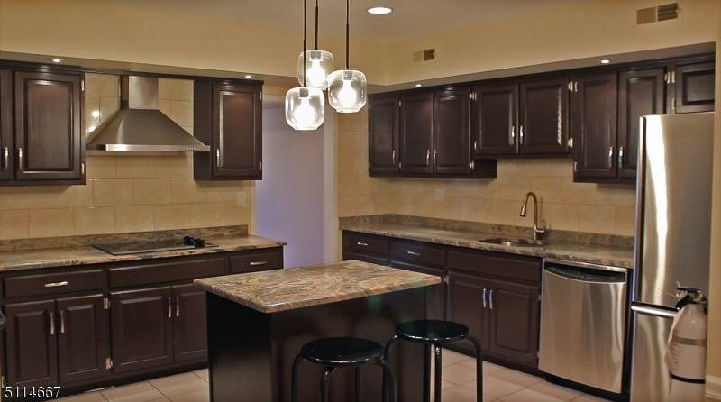 4 Sandburg Ct - Photo 1