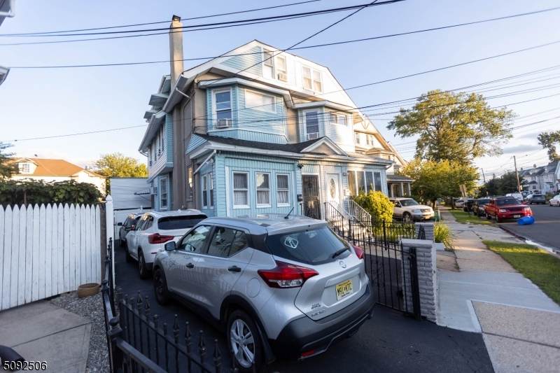 865 Sheridan Ave - Photo 1