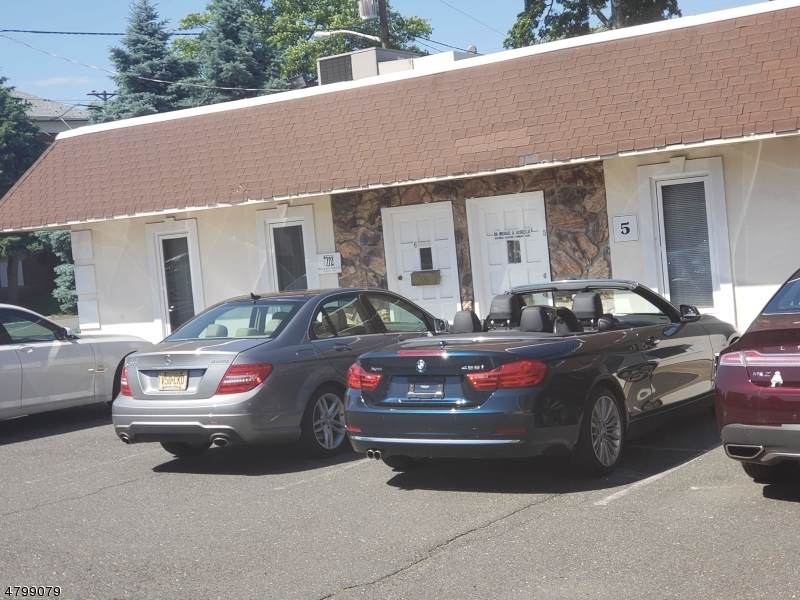 138 Westfield Ave - Photo 1
