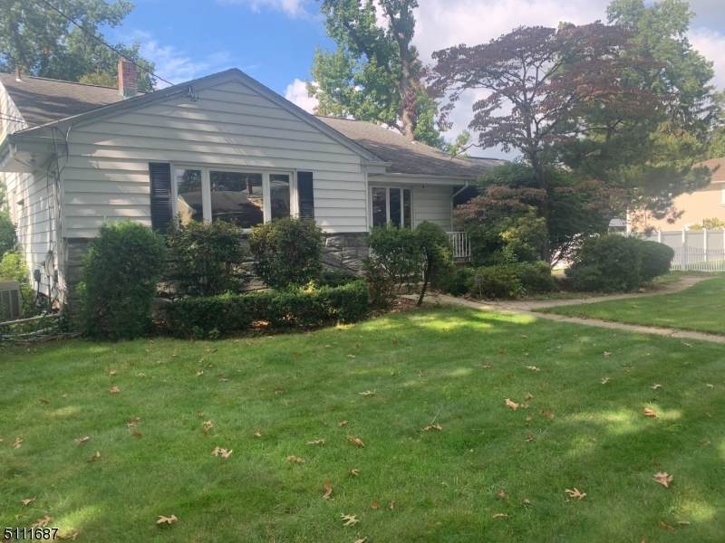 734 Chestnut St - Photo 1