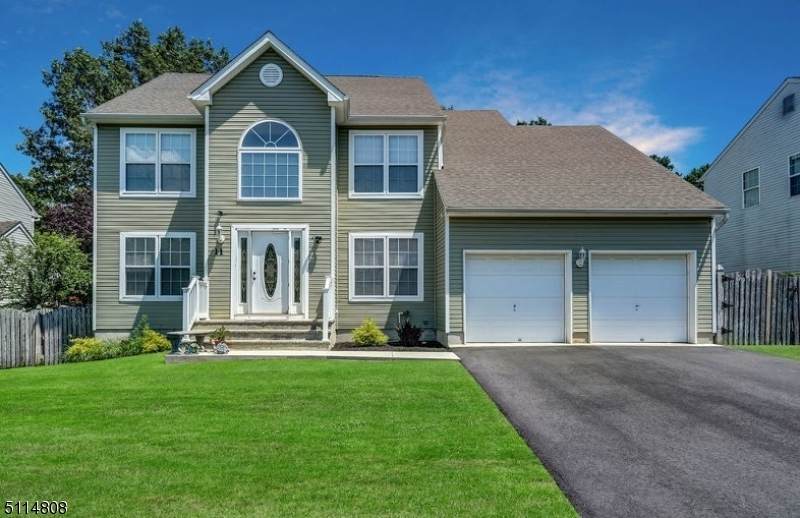 11 Herkimer Ct - Photo 1