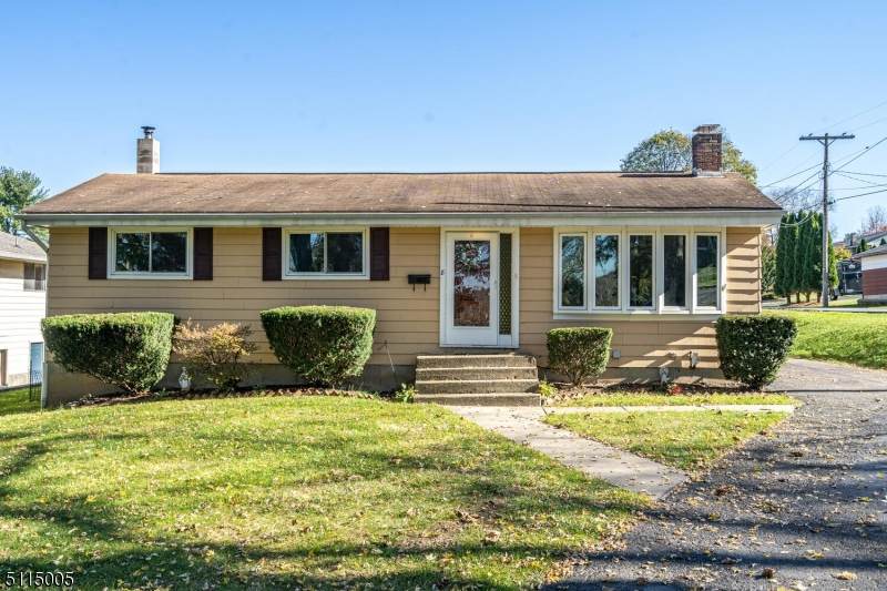 8 Liggett Blvd - Photo 1