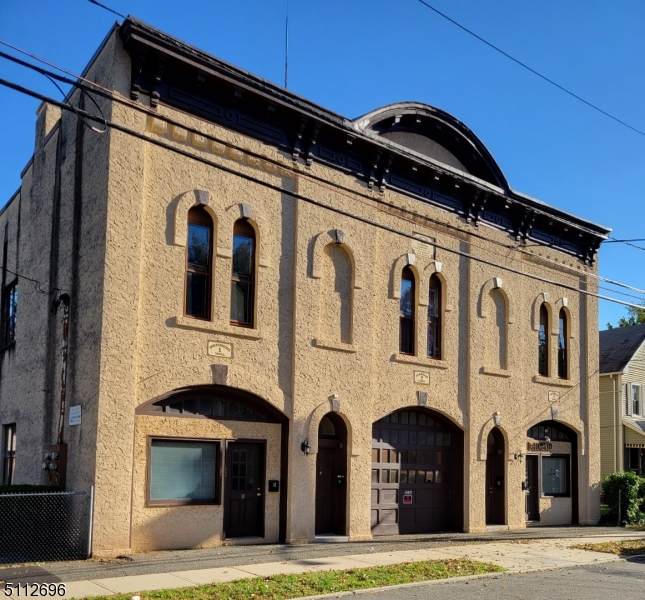 511 Seminary Ave - Photo 1