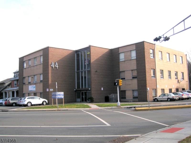44 Glenwood Ave - Photo 1