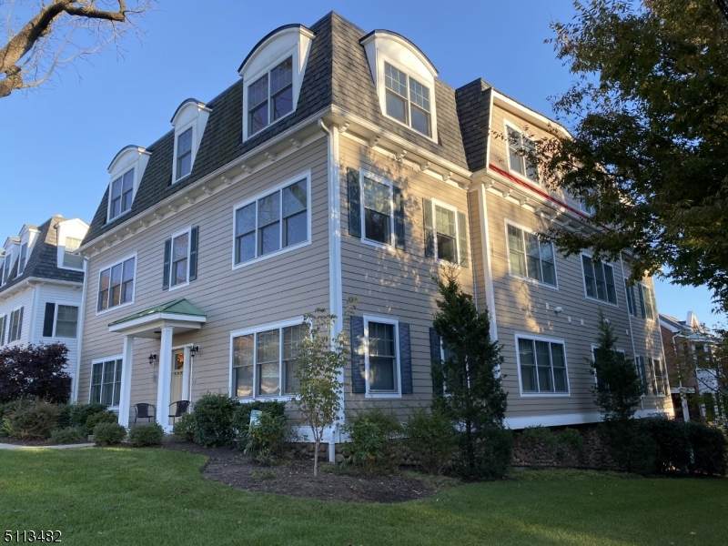 25 Ridgedale Ave, Unit 15 - Photo 1