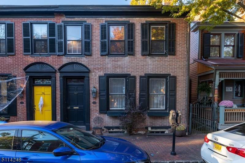 40 Coryell St - Photo 1