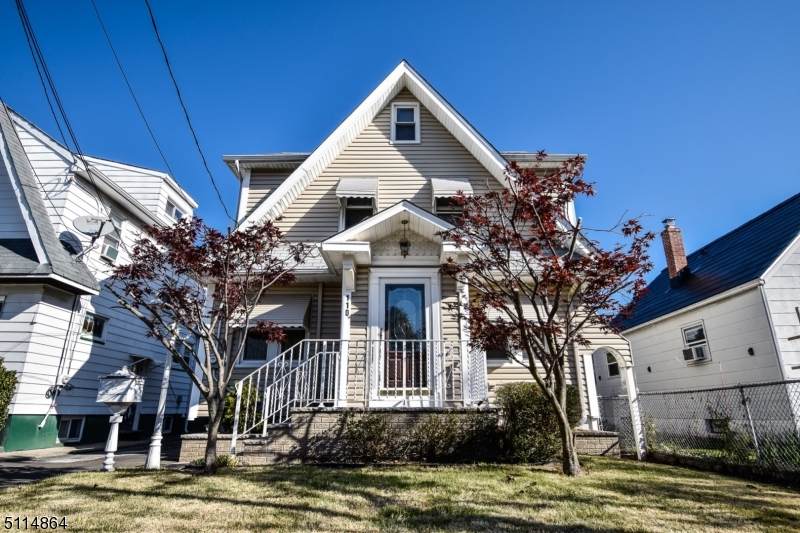 110 Wabash Ave - Photo 1