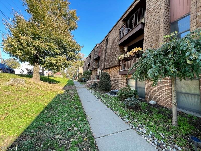 700 Schuyler Ave Unit D-13 - Photo 1