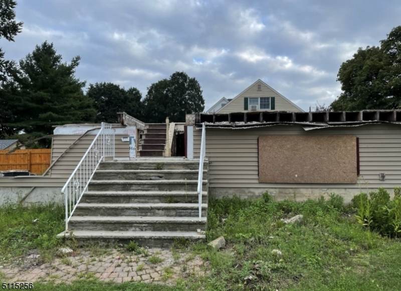 102 Miller St - Photo 1