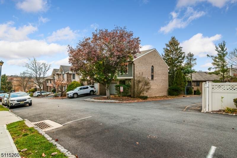 18 Otis Pl - Photo 1