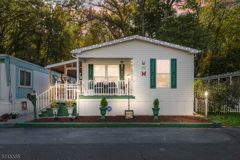 52 Ambassador Dr - Photo 1