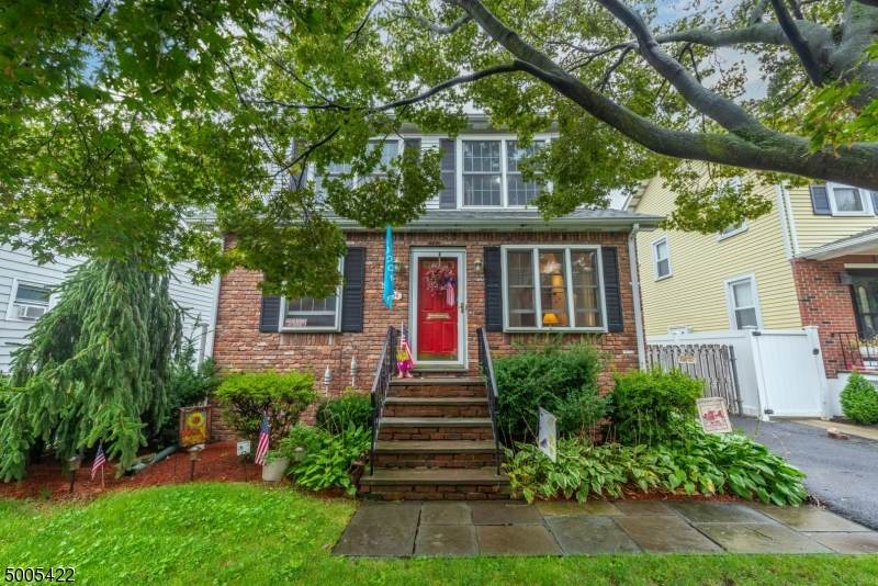 134 Niagara St - Photo 1
