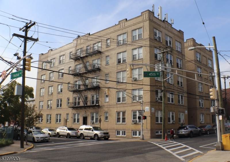 201 45Th St - Photo 1