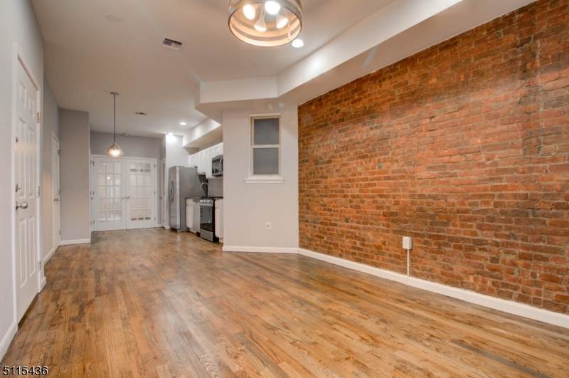 285 Bergen Ave - Photo 1