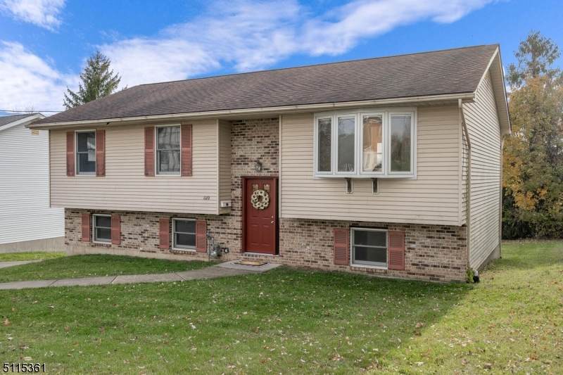 1110 Grand St - Photo 1